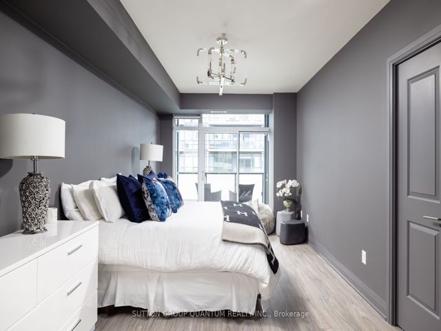 LPH03 - 400 Adelaide St E