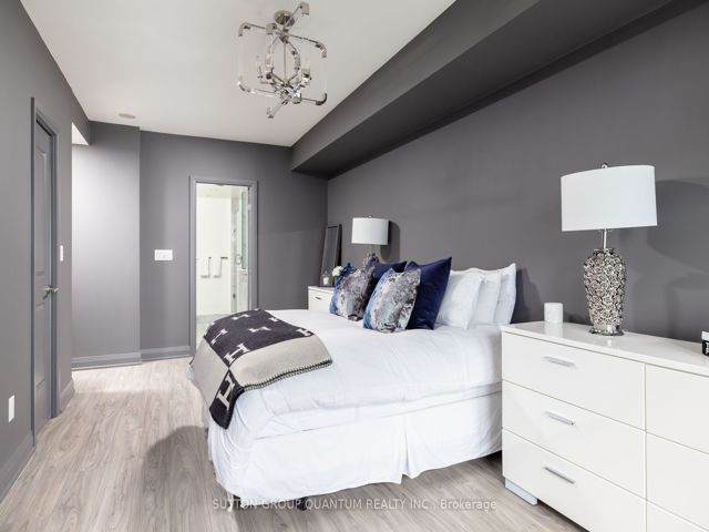 LPH03 - 400 Adelaide St E