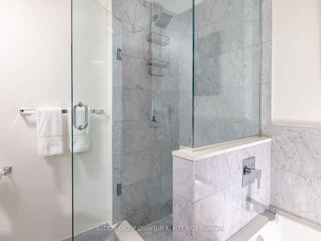 LPH03 - 400 Adelaide St E
