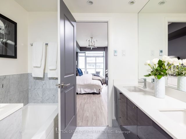 LPH03 - 400 Adelaide St E