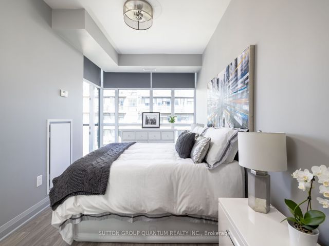LPH03 - 400 Adelaide St E