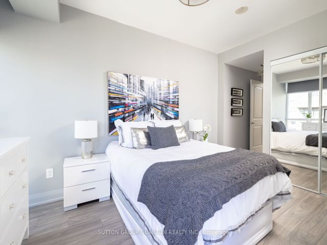 LPH03 - 400 Adelaide St E