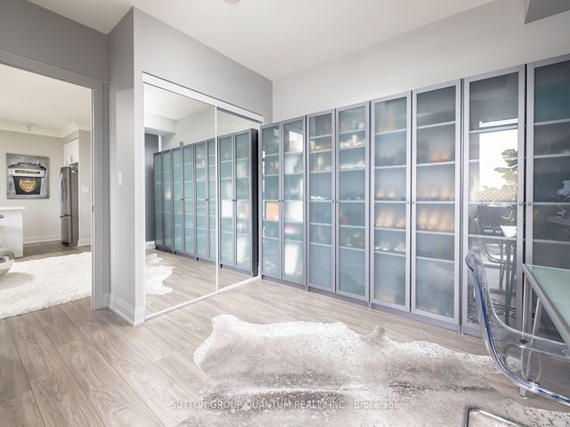 LPH03 - 400 Adelaide St E