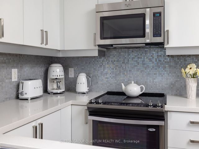 LPH03 - 400 Adelaide St E