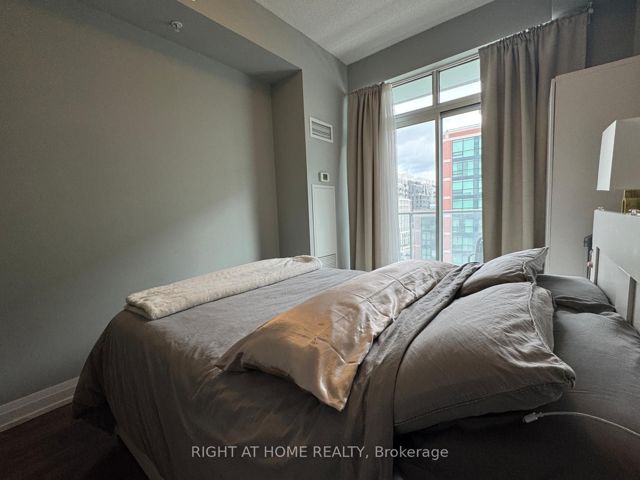 615E - 555 Wilson Ave