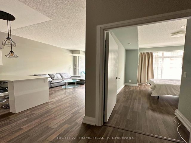 615E - 555 Wilson Ave