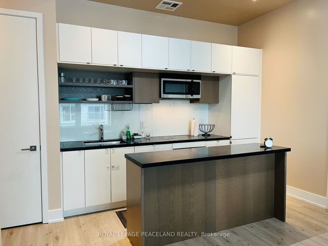 1607 - 111 St Clair Ave W