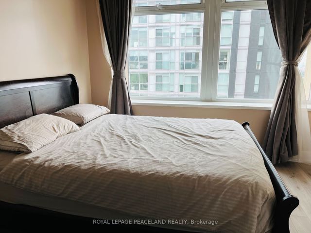 1607 - 111 St Clair Ave W