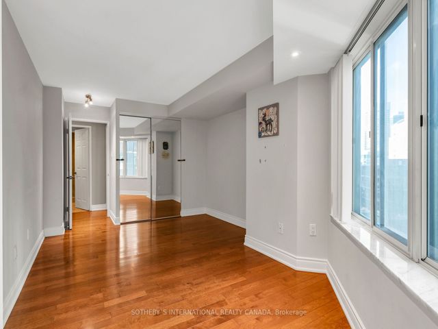 2108 - 33 University Ave