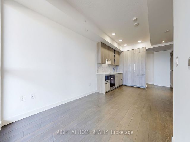 2307 - 27 Mcmahon Dr