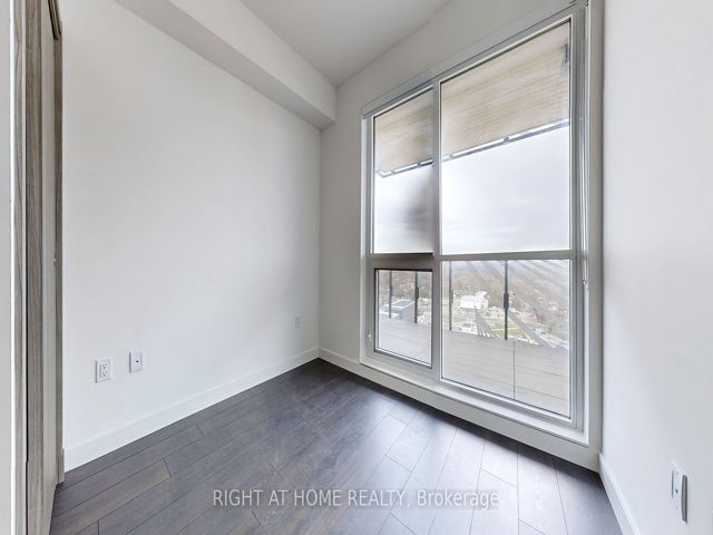 2307 - 27 Mcmahon Dr