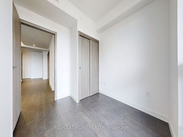 2307 - 27 Mcmahon Dr