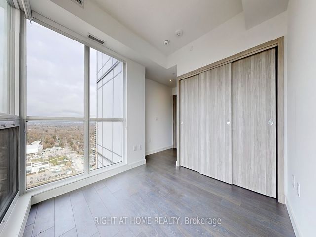 2307 - 27 Mcmahon Dr