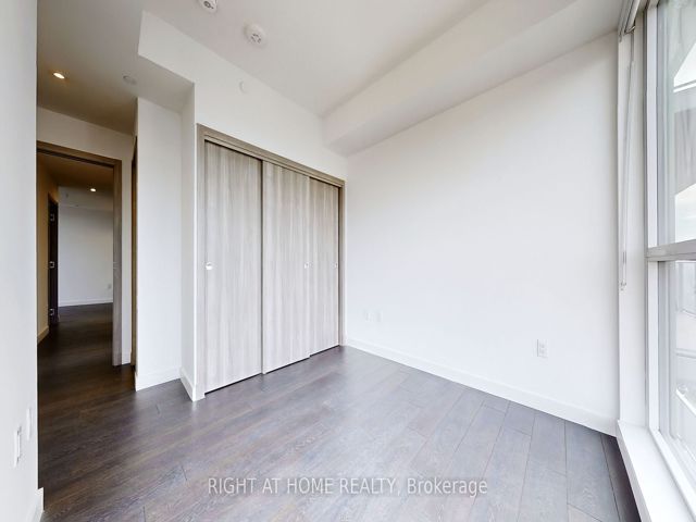 2307 - 27 Mcmahon Dr