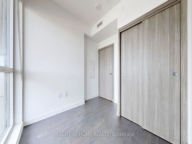 2307 - 27 Mcmahon Dr