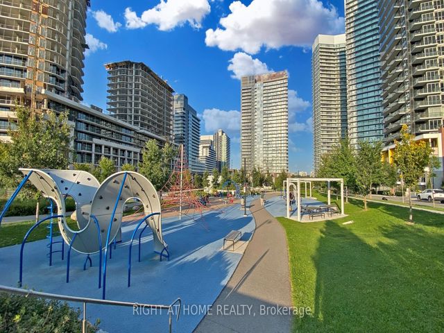 2307 - 27 Mcmahon Dr