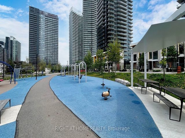 2307 - 27 Mcmahon Dr