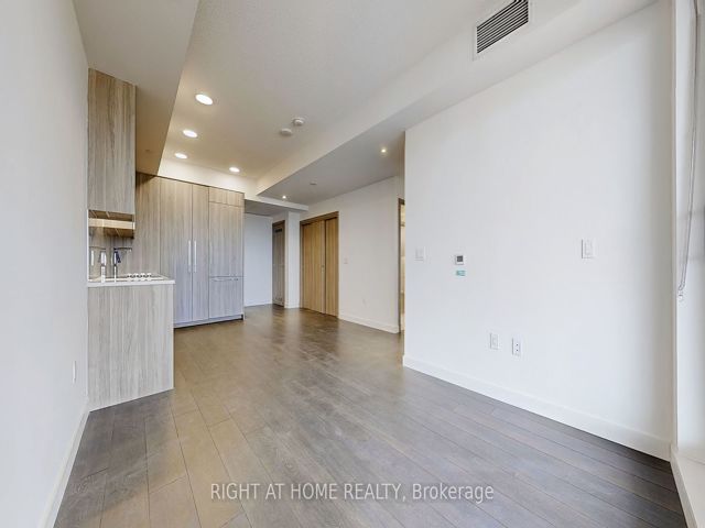 2307 - 27 Mcmahon Dr