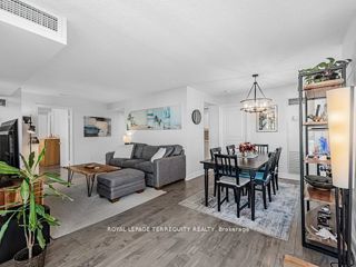 1719 - 15 Northtown Way