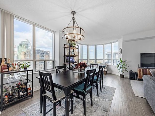 1719 - 15 Northtown Way