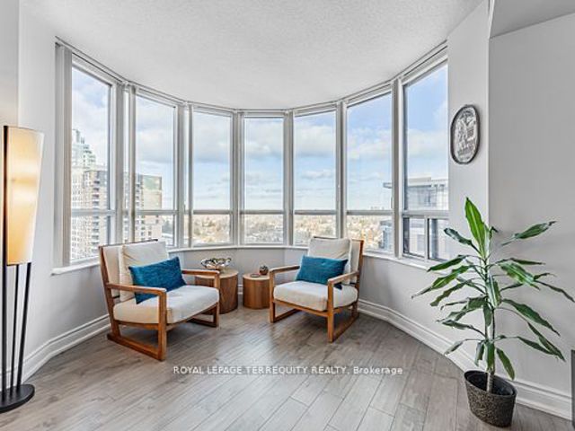 1719 - 15 Northtown Way