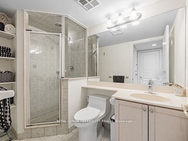 1719 - 15 Northtown Way