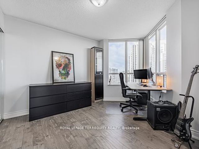 1719 - 15 Northtown Way