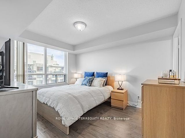 1719 - 15 Northtown Way