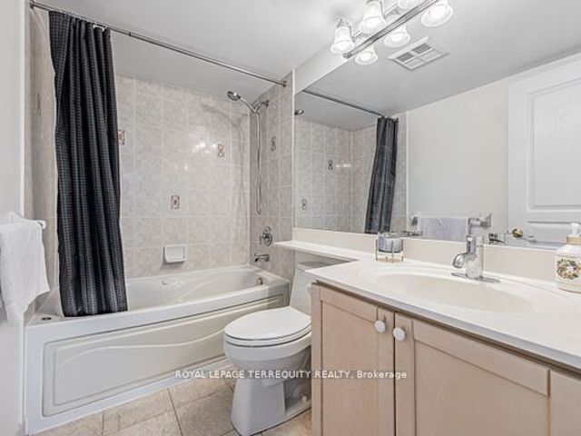 1719 - 15 Northtown Way