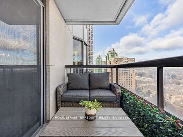 1719 - 15 Northtown Way