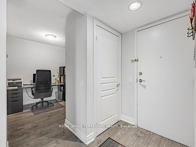 1719 - 15 Northtown Way