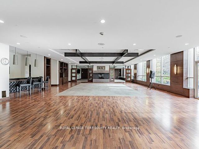 1719 - 15 Northtown Way
