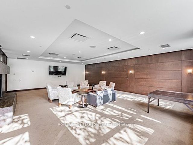 1719 - 15 Northtown Way