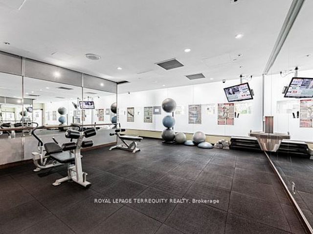 1719 - 15 Northtown Way