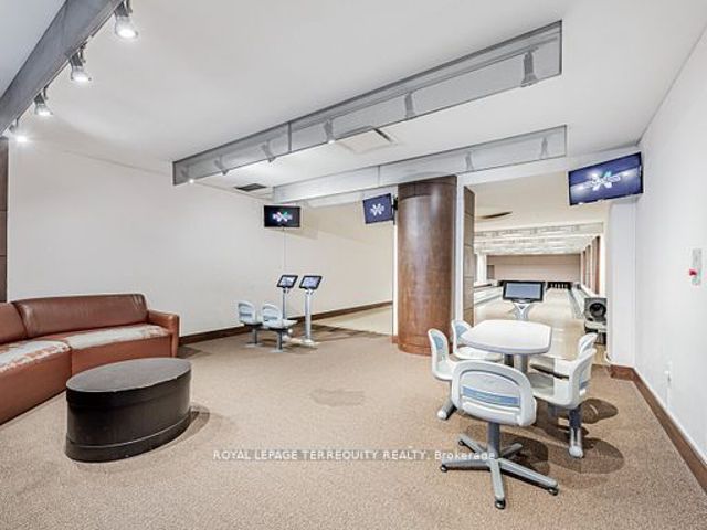 1719 - 15 Northtown Way