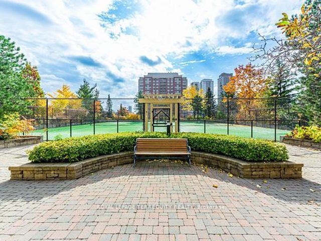 1719 - 15 Northtown Way
