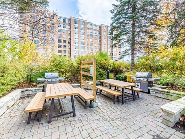 1719 - 15 Northtown Way