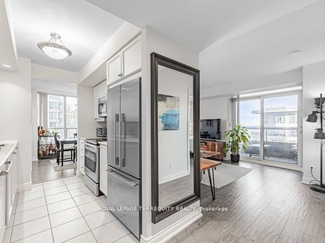 1719 - 15 Northtown Way