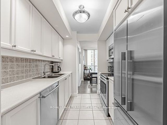 1719 - 15 Northtown Way