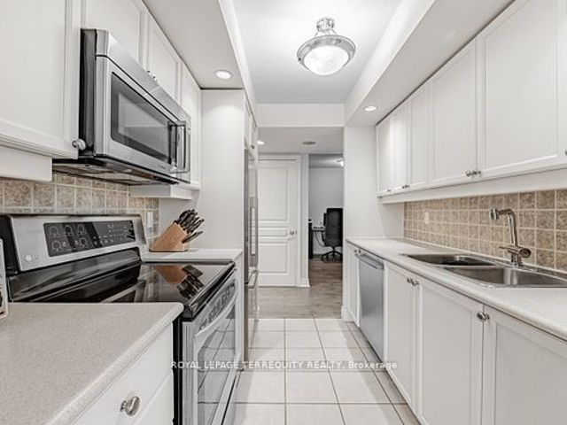1719 - 15 Northtown Way