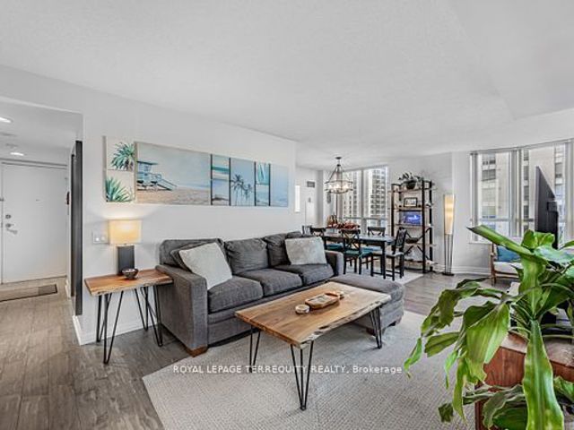 1719 - 15 Northtown Way