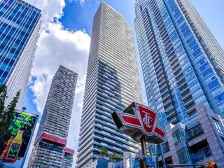 1710 - 2221 Yonge St