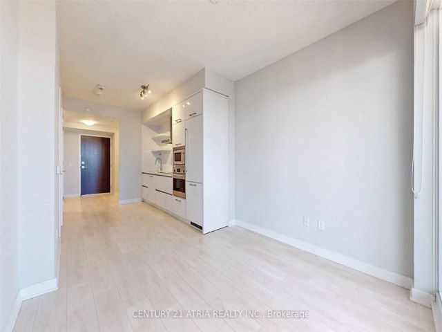 1710 - 2221 Yonge St