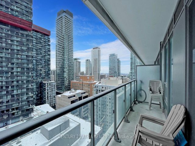 1710 - 2221 Yonge St