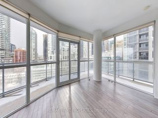 1116 - 352 Front St W