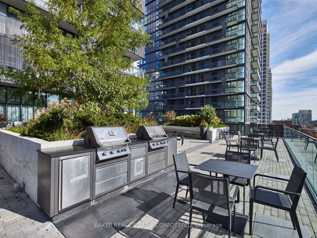 1115 - 15 Roehampton Ave