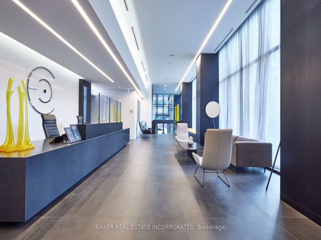 1115 - 15 Roehampton Ave