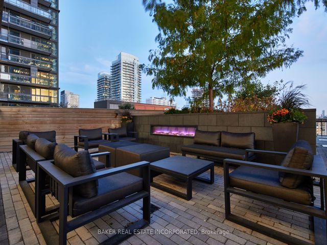 1115 - 15 Roehampton Ave