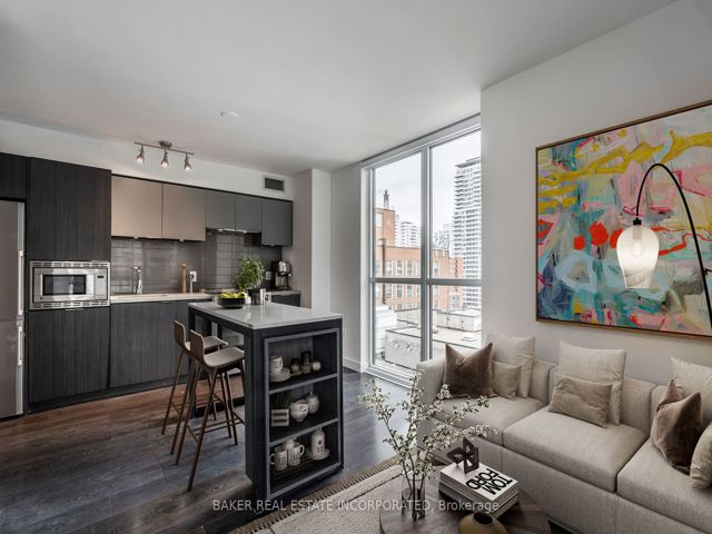 1115 - 15 Roehampton Ave