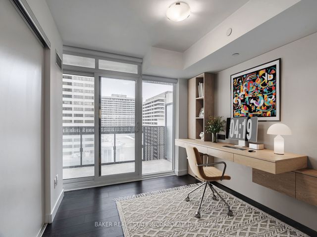 1115 - 15 Roehampton Ave
